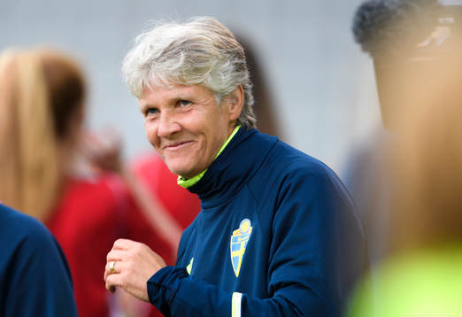 Sveriges förbundskapten Pia Sundhage innan matchen mellan