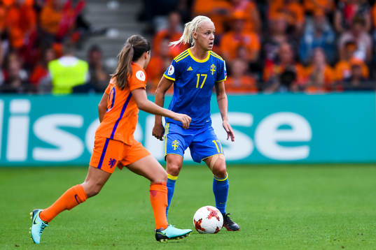 Sveriges Caroline Seger  i kvartsfinalen mellan Holland och