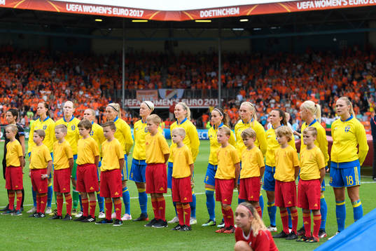 Sveriges Lotta Schelin, målvakt Hedvig Lindahl, Jonna