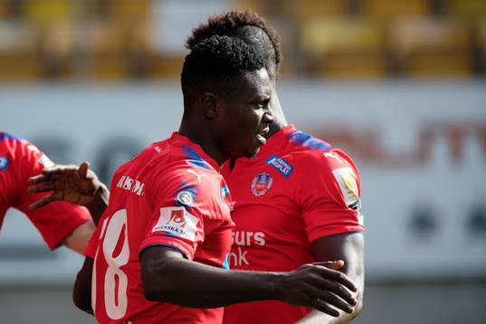 Helsingborgs Oke Akpoveta gjorde 0-1-målet och jublar med