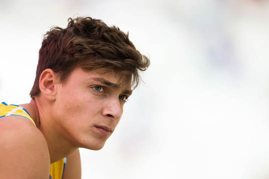 Sveriges Armand Duplantis i kvalet på stavhopp