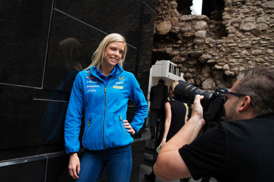 Sveriges höjdhoppare Erika Kinsey blir fotograferad på en