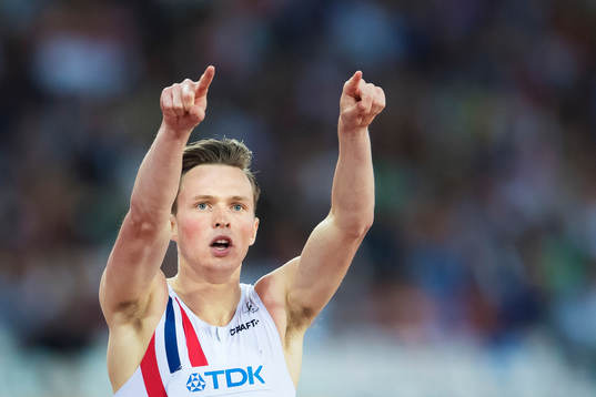 Norges Karsten Warholm jublar