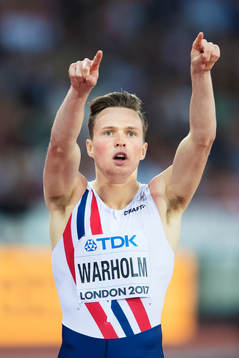 Norges Karsten Warholm jublar