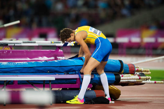 Sveriges Armand Duplantis packar ihop