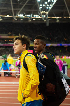 Sveriges Armand Duplantis deppar när han lämnar finalen