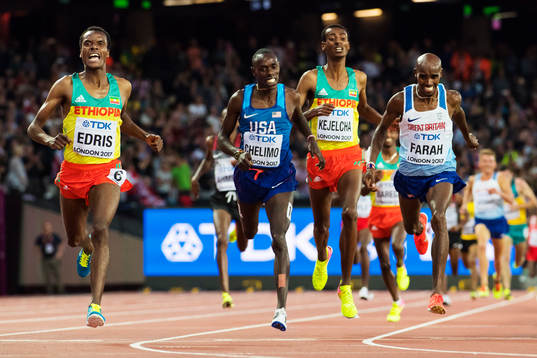 Etiopiens Muktar Edris jublar när han vinner finalen på