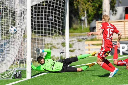 Piteås Johannes Lidström gör 1-0 bakom Anundsjös