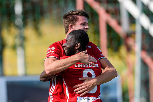 Piteås Samuel Naiwo jublar