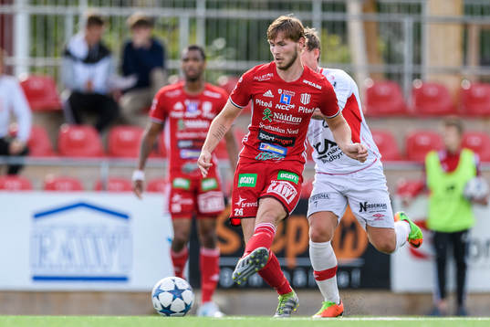 Piteås Anton Rosengren med bollen