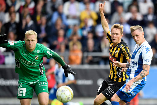 Häckens målvakt Peter Abrahamsson och Adam Andersson