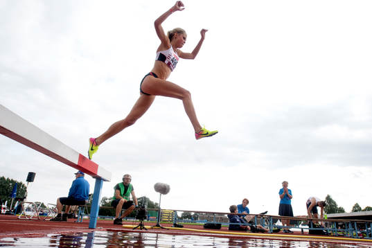 Maria Larsson tävlar på 3000 meter hinder