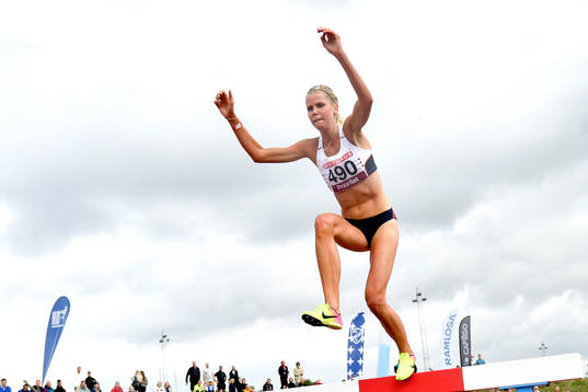 Maria Larsson tävlar på 3000 meter hinder