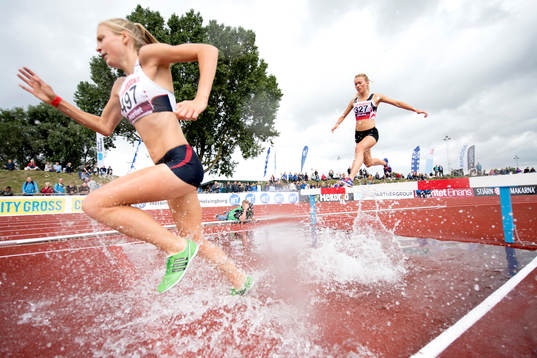 Frida Kristiansson och Amélie Svensson tävlar på 3000