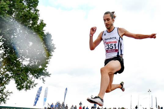 Daniel Lundgren tävlar på 3000 meter hinder