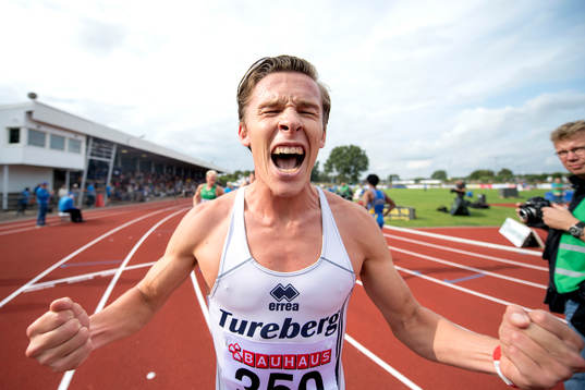 Andreas Almgren jublar