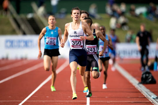 Andreas Almgren tävlar på 1500 meter