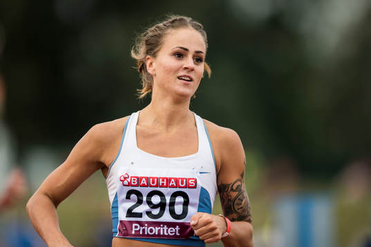 Elin Westerlund i damernas final på 100 meter häck