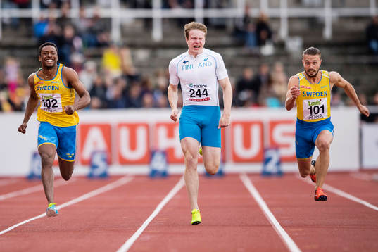 Sveriges Austin Hamilton och Tom Kling Baptiste mot
