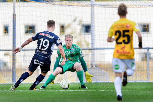 Gefles Bajram Ajeti gör 0-2 på Falkenbergs målvakt