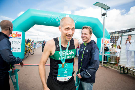 Klas Johansson, Vegan Runners IK, springer in som segrare