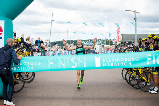 Klas Johansson, Vegan Runners IK, springer in som segrare
