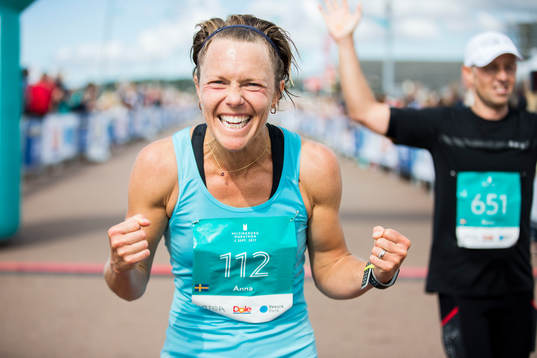 Anna Zetterberg, Båstad, jublar när hon går i mål