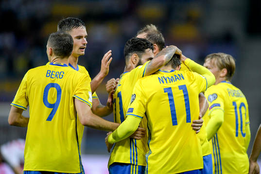 Sveriges Christoffer Nyman jublar med lagkamrater