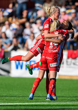 Piteås Madelen Janogy (h) jublar