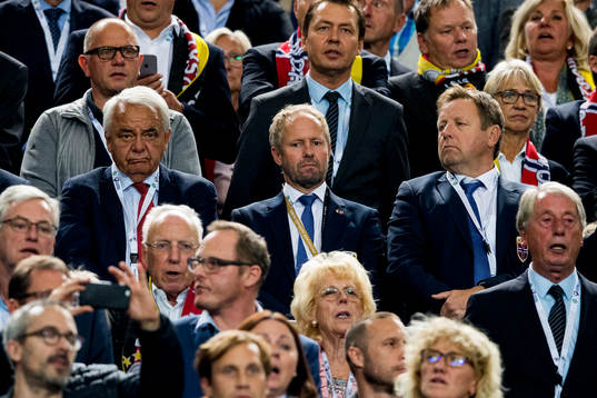 Per Ravn Omdal, Pål Bjerketvedt, general secretary of the