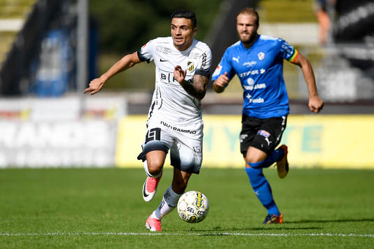Häckens Ahmed Yasin och Halmstads Jesper Westerberg