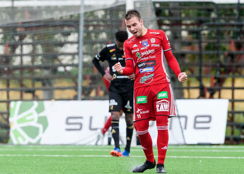Piteås Alex Naylor jublar