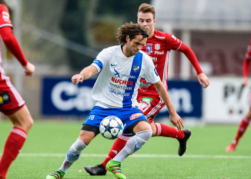 Timrås Mehmed Hafizovic med bollen