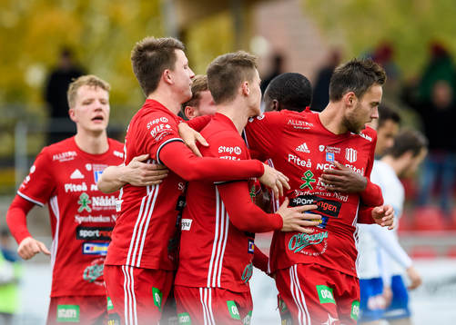 Piteås Pontus Sundqvist (h) jublar