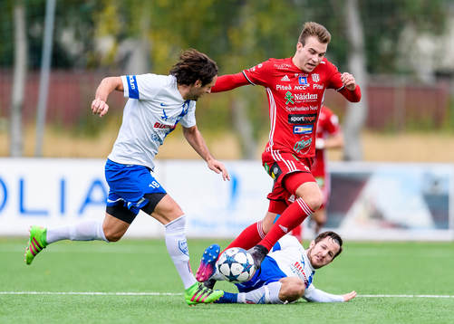 Piteås Alex Naylor med bollen