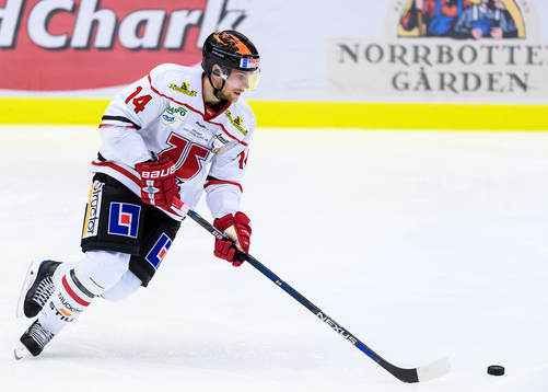 Örebros Tom Wandell med pucken