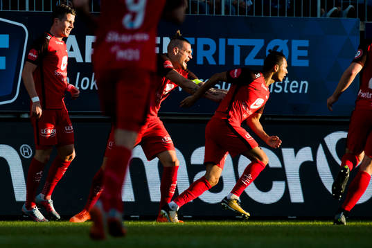 Deyver Vega of Brann celebrates with his teammates