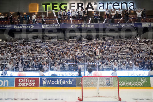Leksands klacken innan ishockeymatchen i HockeyAllsvenskan