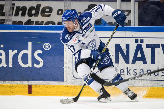 Leksands Jesper Ollas  i ishockeymatchen i