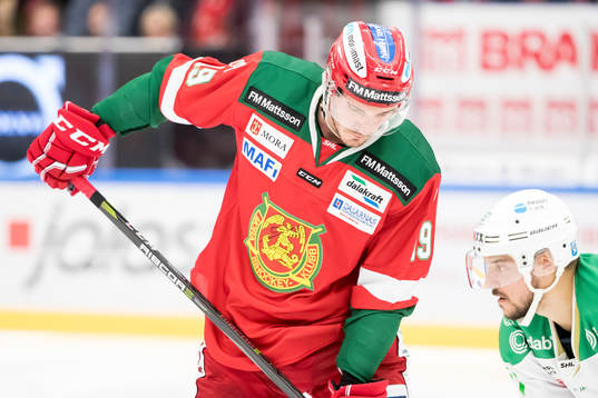 Moras John Persson   i ishockeymatchen i SHL mellan Mora