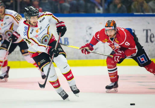 Luleås Petter Emanuelsson och Örebros Tylor Spink