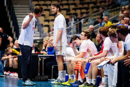 Ricohs tränare Martin Boquist diskuterar med Troels Vejby