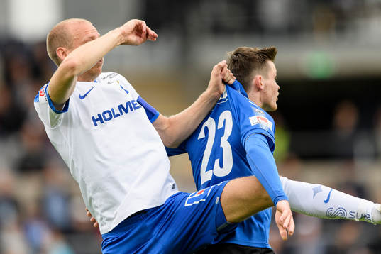 Norrköpings Andreas Johansson drar Halmstads Jonathan