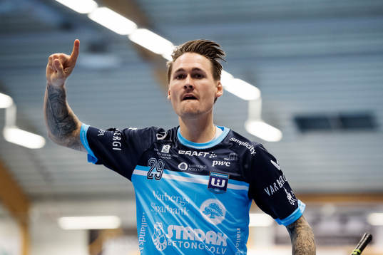 Warbergs Daniel Gunnarsson jublar