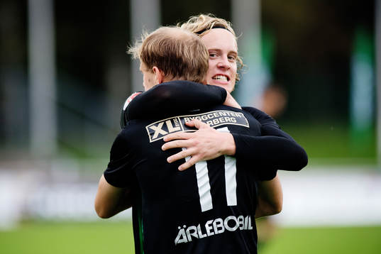Varbergs Jakob Olsson jublar med Gustav Berggren