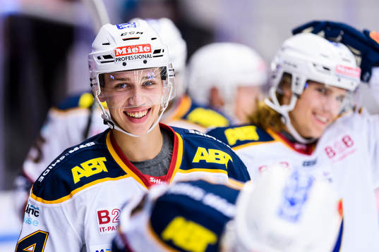 Djurgårdens Lukas Vejdemo på uppvärmningen