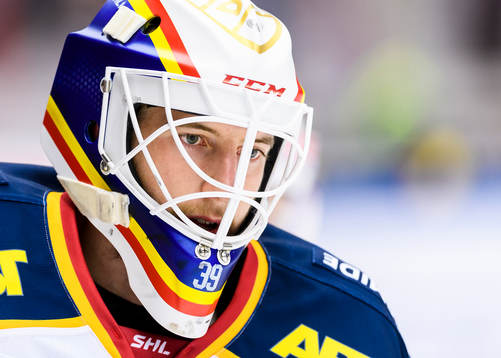 Djurgårdens målvakt Adam Reideborn på uppvärmningen