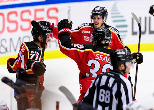 Luleås Patrick Cehlin (v) jublar