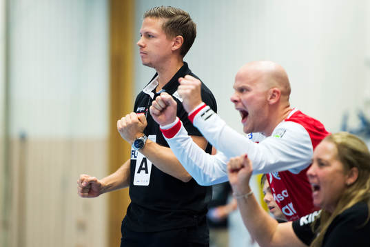 Aranäs tränare Toni Johansson jublar