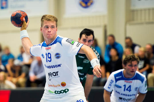 Aranäs Pontus Mellegård kastar ett straffskott